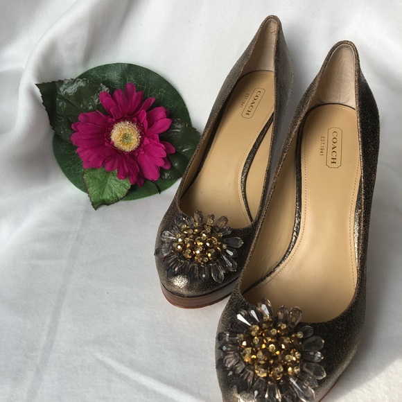 Like NEW COACH Bergen soft  CRACKLED  gold SHOE - Picture 3 of 8